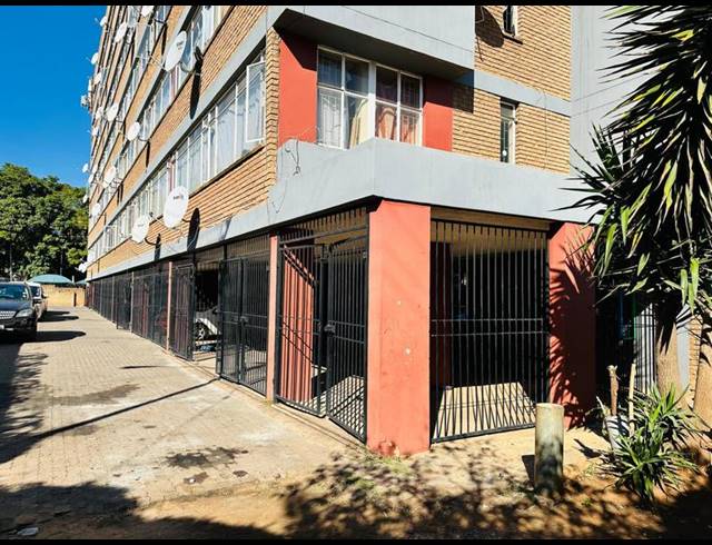 2 BEDROOM APARTMENT FOR SALE IN ARCADIA